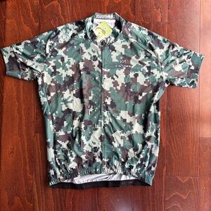XINTOWN Cycling Jersey, Short Sleeve, Green Camo Color, Size Large (NWT)